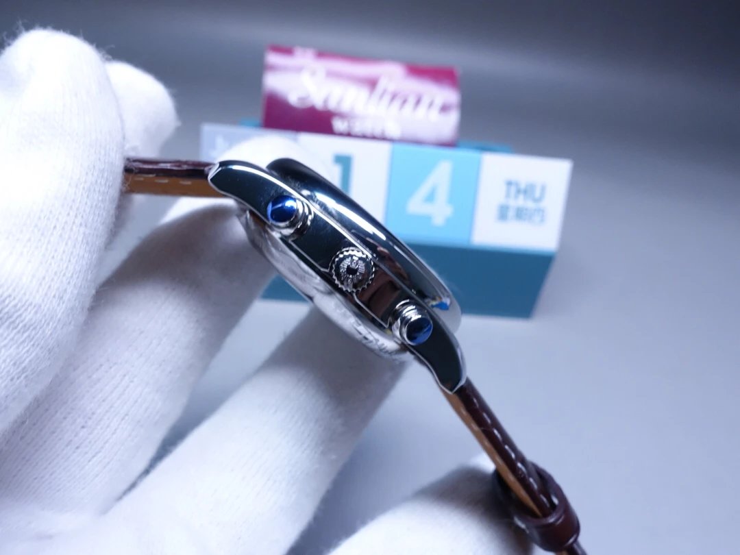 浪亲名匠系列八针，**的浪琴之一，7751自动机械计时机芯带月相功能，尺寸40x15mm，蓝宝石水晶镜面